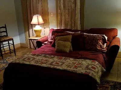 A bed room with a bed and two lamps